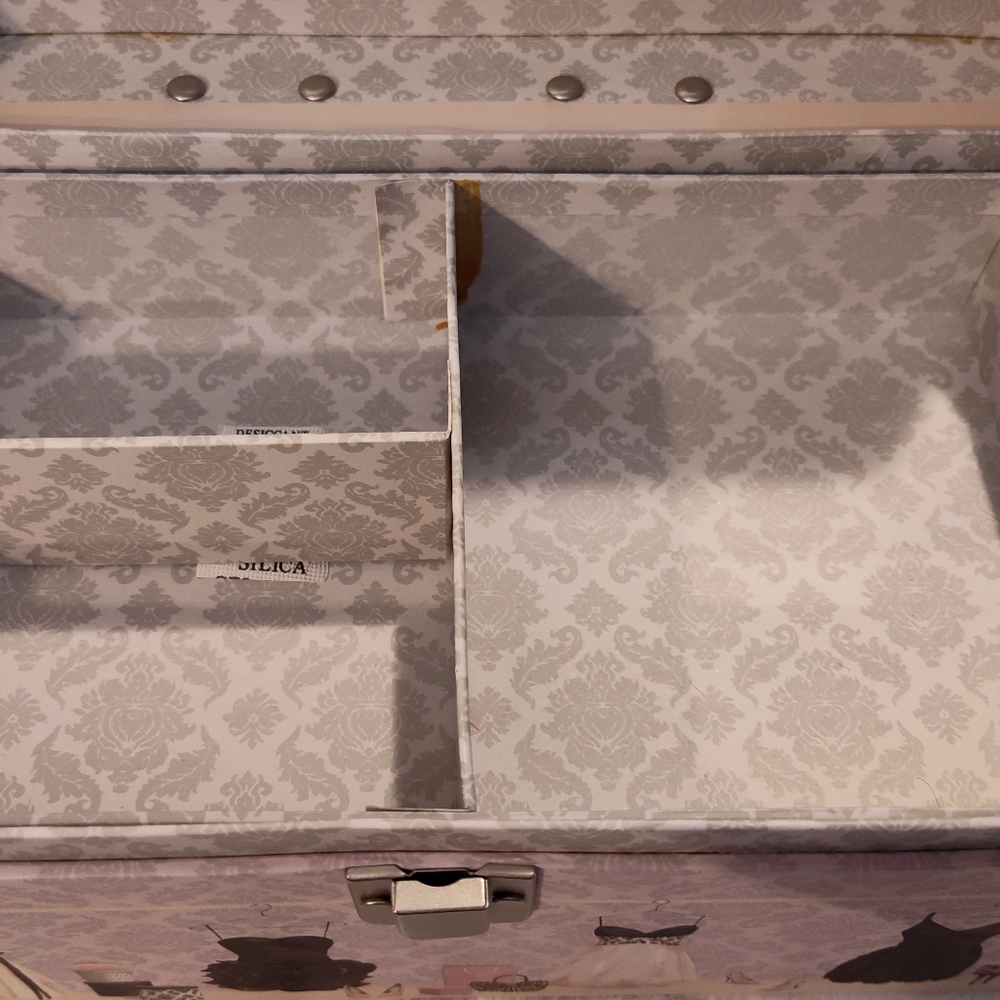 NEW! Storage Trunk - Picture 4 of 11